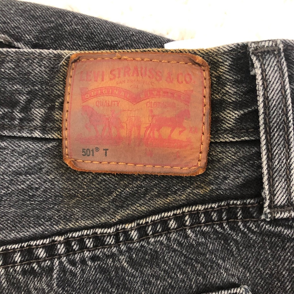 Levi’s 501 tapered jeans (size 25)